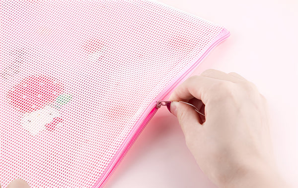 Hello Kitty Strawberry Zipper Pouch