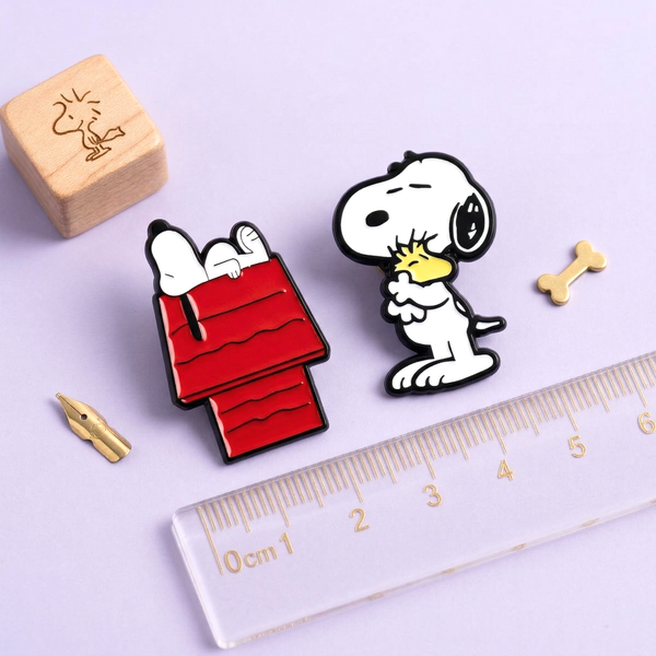 Peanuts Snoopy Enamel Pin - Happy Days
