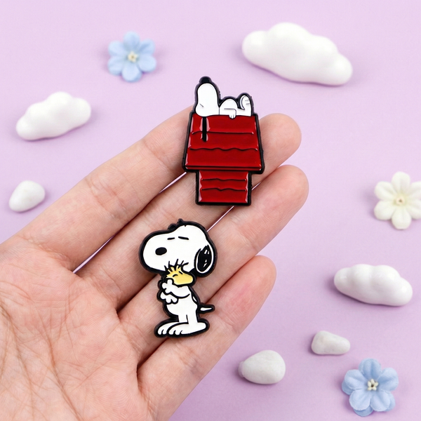 Peanuts Snoopy Enamel Pin - Happy Days