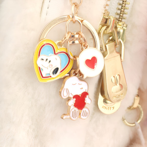 Peanuts Snoopy Keychain - Snoopy Holding Heart