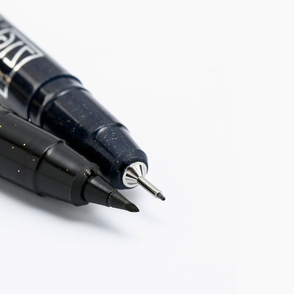 Kuretake Zig Inktober Black & White Ultra Fine Set, AI Liner Brush Pen and White Brush Pen Set, Flexible Brush Tip, Professio